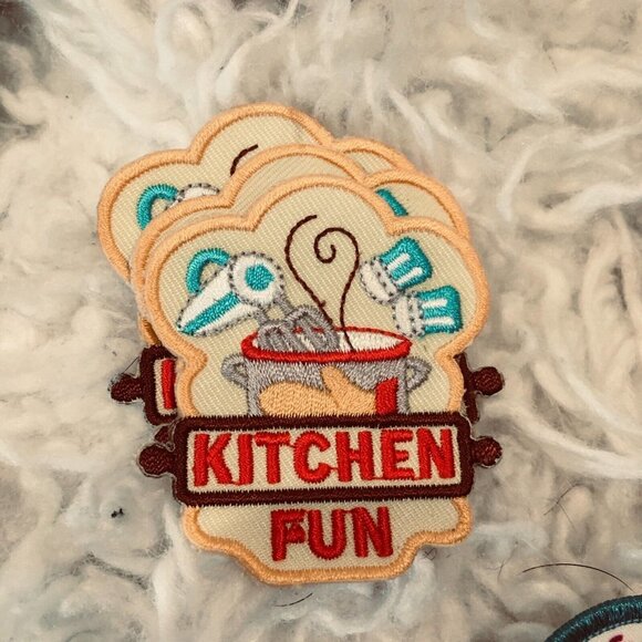 LOT/BUNDLE OF 30 GIRL SCOUT Iron On Patches Badges Never Been Used NEW - Picture 8 of 11